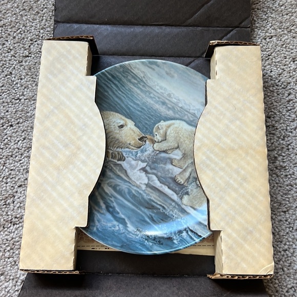 Vintage Edwin M Knowles China Co “A Tender Coaxing” plate 8.5 inches - Picture 6 of 6